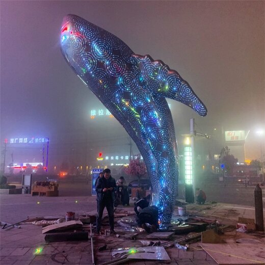 天津鏤空鯨魚雕塑批發